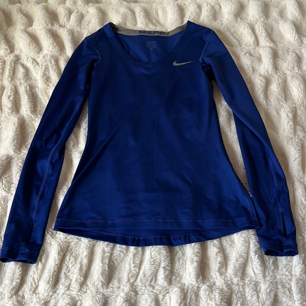 Nike pro long sleeve size XS